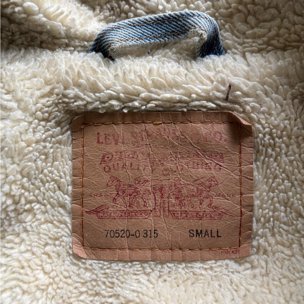 Levi’s original Sherpa jacket size small.